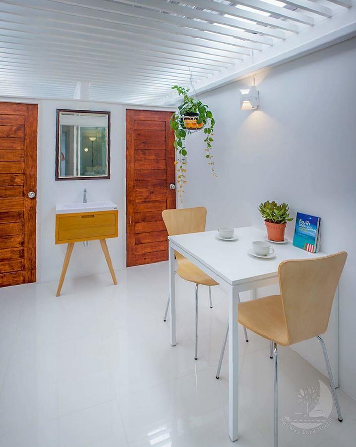 Railway Park Hostel Chiang Mai Exterior photo